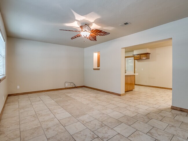 Building Photo - 1320 Frederick Dr