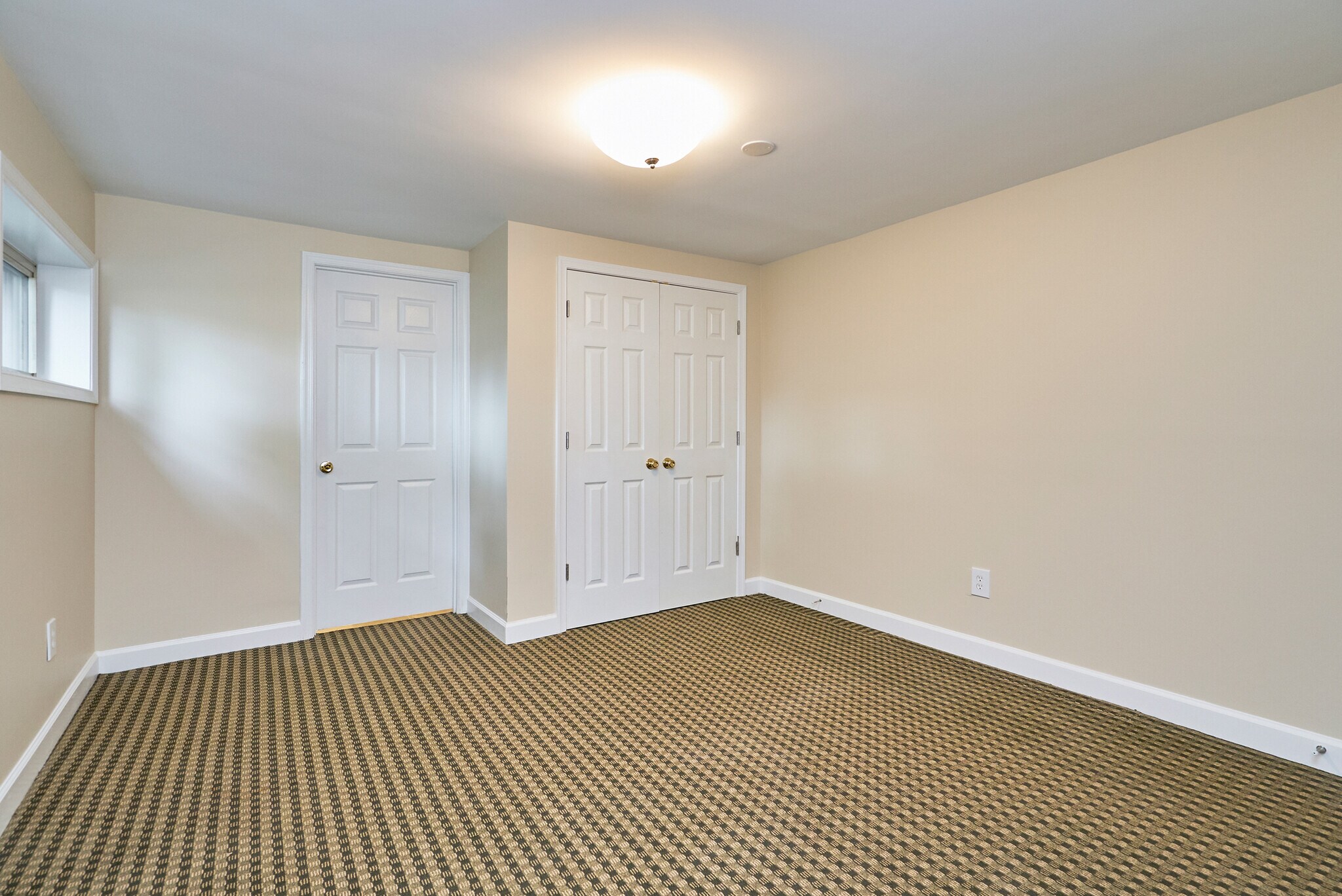 Building Photo - 805 23rd St S