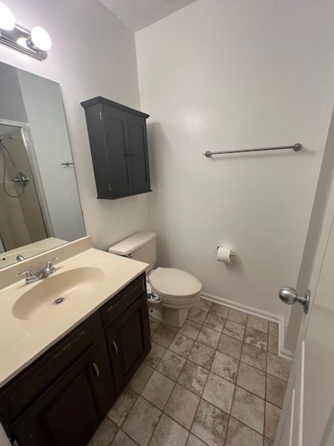 Building Photo - Spacious 2-bedroom, 2-bath condominium offering