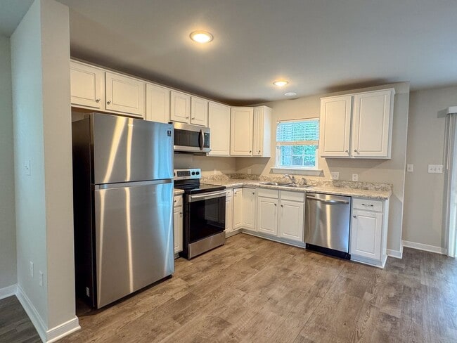 Building Photo - 4Bed/2.5Bath Lake Monticello Rental