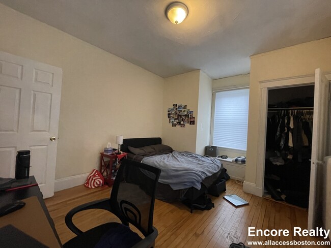 Building Photo - 54 Egmont St