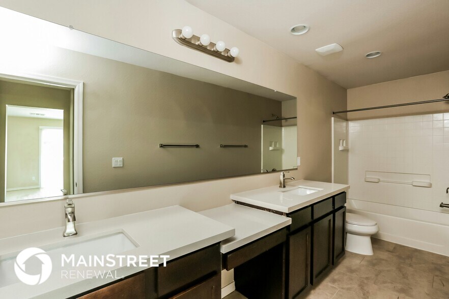 Building Photo - 2000 N 36th St