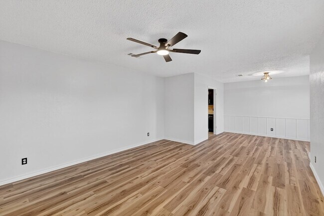 Building Photo - 2821 Metz Dr