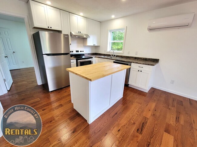 Building Photo - 427 Sugarloaf Rd