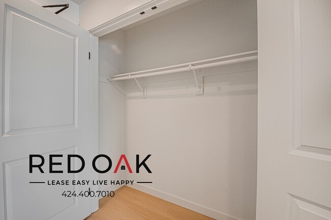 Building Photo - 856 S Gramercy Dr