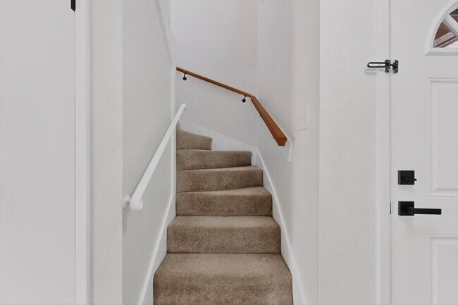 Building Photo - 2018 Warnford Pl