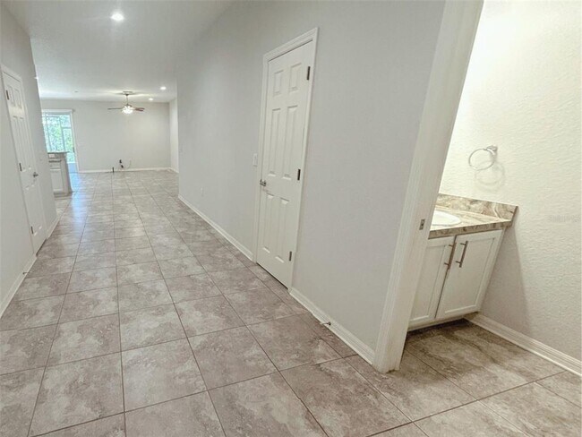 Building Photo - 1213 Grantham Dr