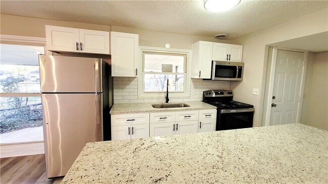 Building Photo - 755 Fallview Dr