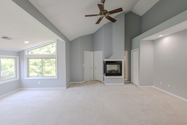 Building Photo - 445 Captain Eames Cir