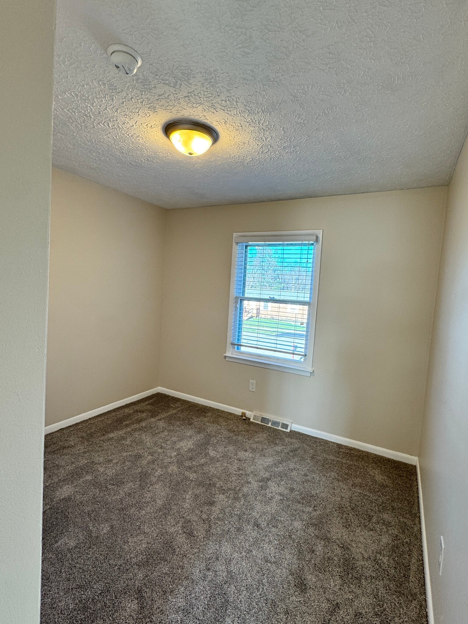 Building Photo - 308 E Tiverton Way