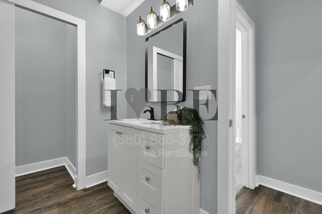 Building Photo - 429 E Mithoff St