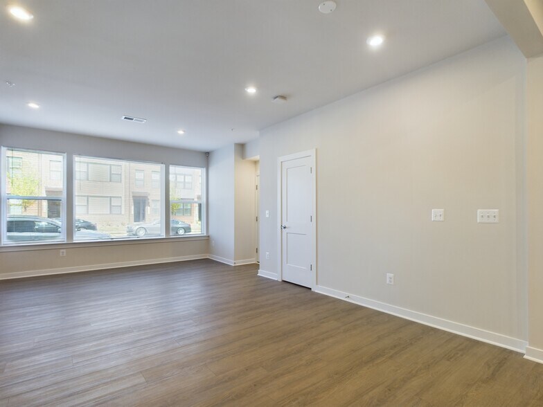 Building Photo - 43801 Middleway Ter