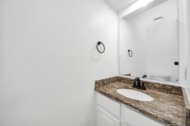 Building Photo - 15919 Lake Lodge Dr