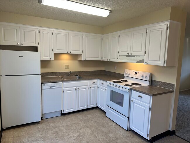 Primary Photo - The Village at Monroe