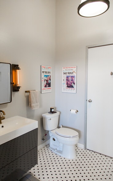 Building Photo - 420 S San Pedro St