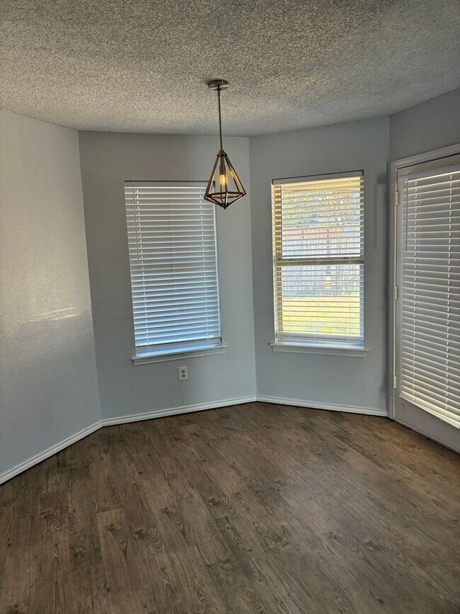 Building Photo - Price Improvement on this 4 bedroom