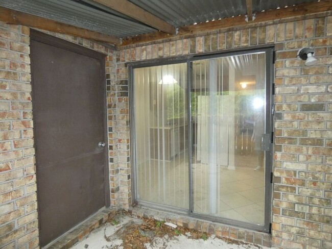 Building Photo - 3864 Oakus Dr