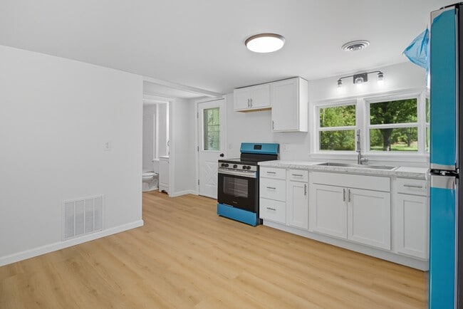 Building Photo - 9358 N Saginaw Rd