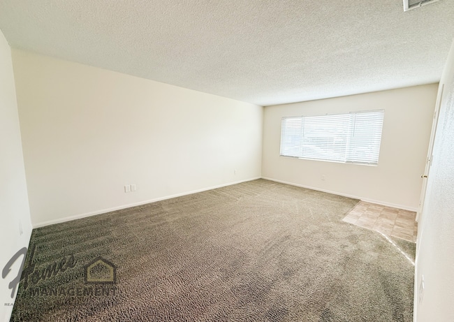 Building Photo - Homes Management - 3 Bed, 2 Bath House in Escondido