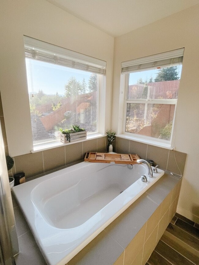 Building Photo - 4 Bedroom Home in Silverdale's Woodbridge Crossing!