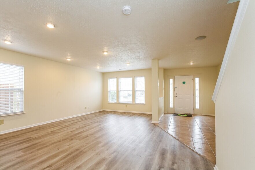 Building Photo - 2916 Sentiment Ln