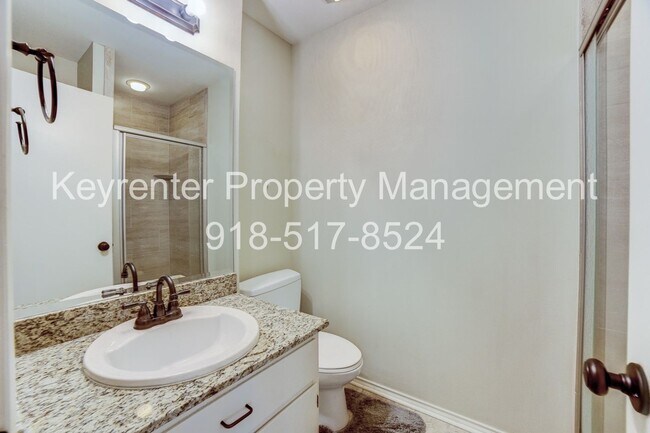Building Photo - Riverview - Stunning 2 bed 2 bath Townhouse Great Location