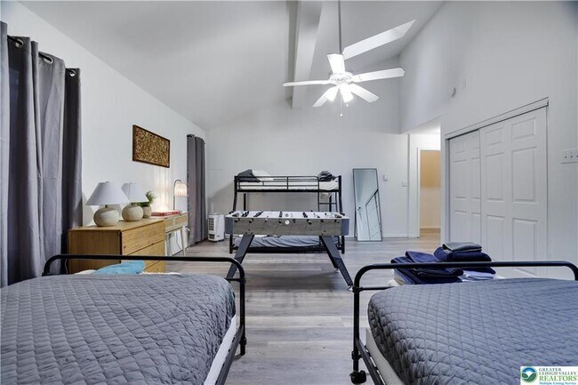 Building Photo - 421 King Arthur Rd