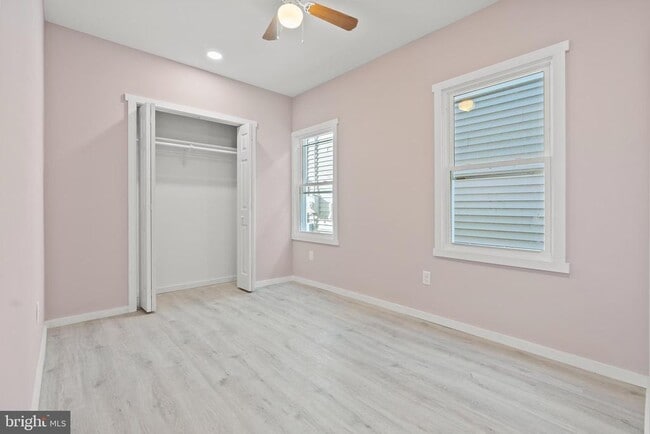 Building Photo - 309 N Oxford Ave