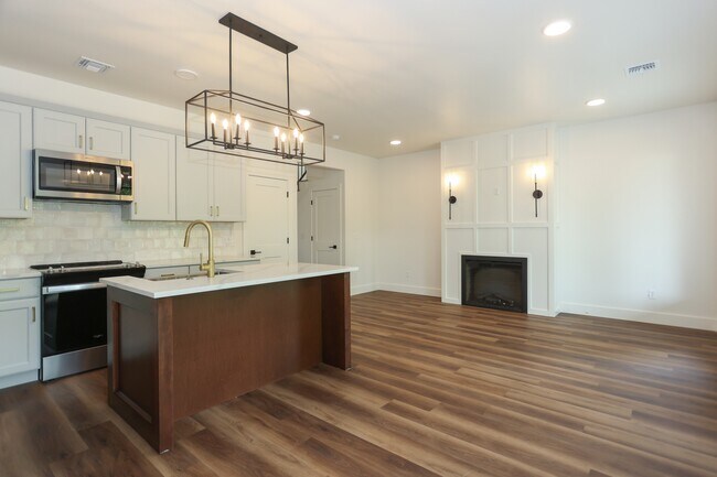 Building Photo - 1797 E Rex Rd