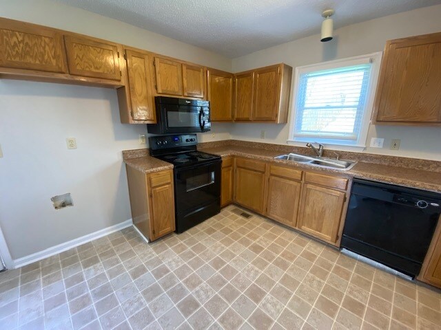 Building Photo - 7 Woodlea Ridge Ct