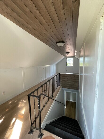 Building Photo - 2813 Hull Ave