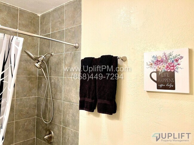 Building Photo - 4829 Castle Ave