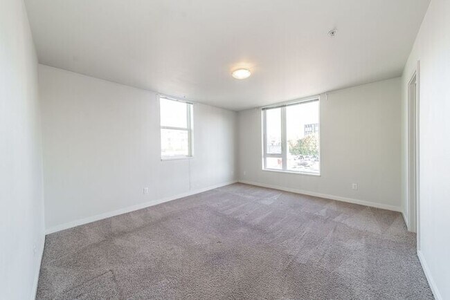 Building Photo - Chic 2BR/1.5BA Townhome Apartment in North...