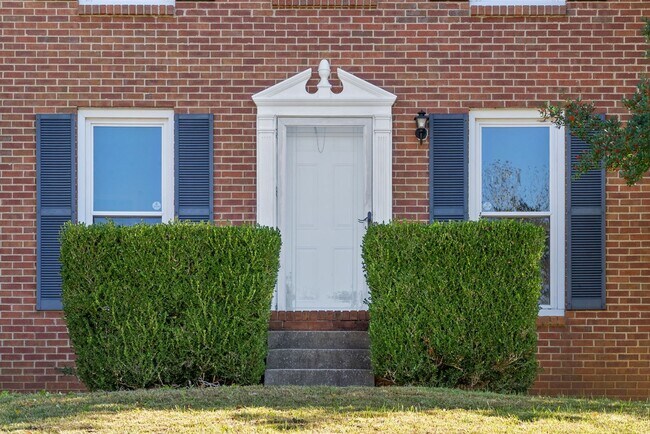 Building Photo - 3 Bedroom Home In Meadowbrook Subdivision ...