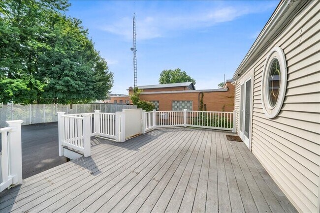 Building Photo - 217 Jefferson Ave