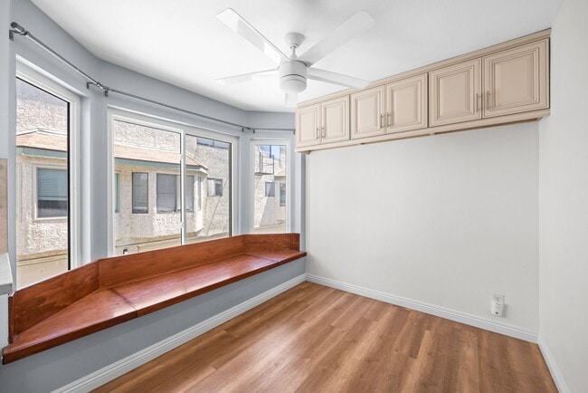 Building Photo - Bright, spacious Van Nuys 3-level townhome