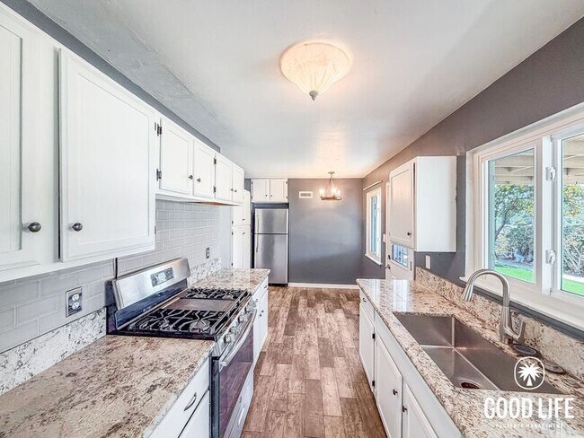Building Photo - 8051 San Carlos Dr