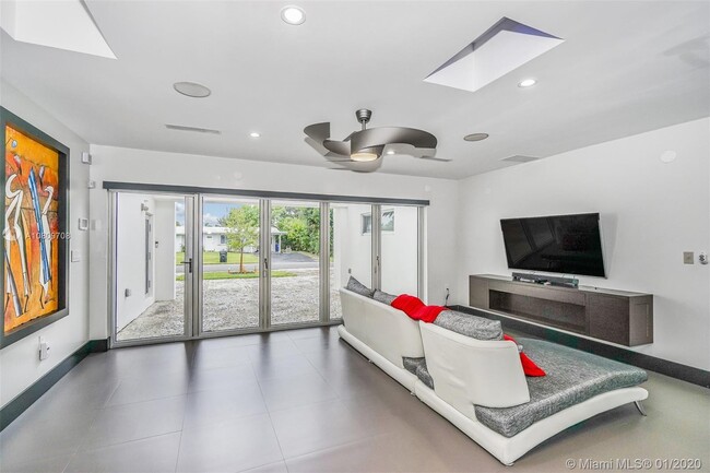 Building Photo - 2612 Key Largo Ln