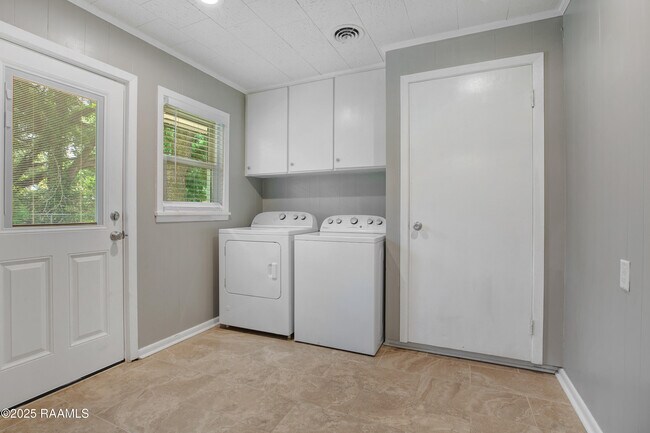 Building Photo - 100 Dunlieth Dr