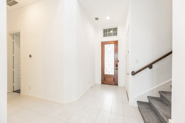 Building Photo - 25514 Kearsley Dr