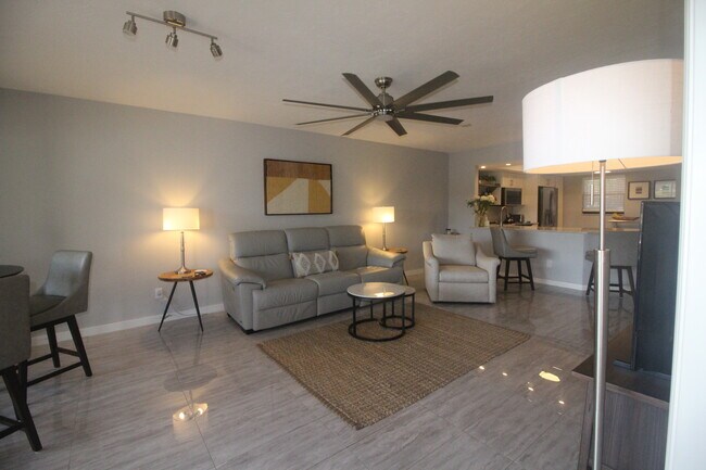 Building Photo - 505 Lake Louise Cir