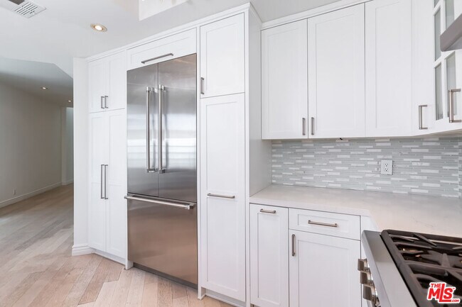 Building Photo - 3019 3rd St