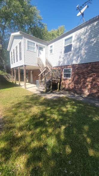 Building Photo - 102 Glissade Dr
