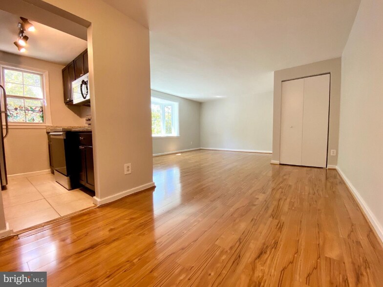 Building Photo - 824 S Arlington Mill Dr