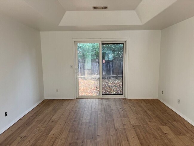 Building Photo - 572-574 COUNTRYSIDE