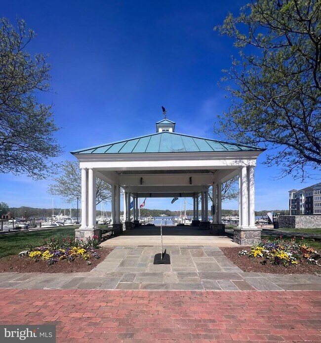 Building Photo - 596 Watermans Dr