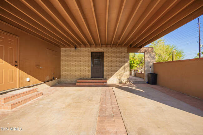 Building Photo - 6510 E Dixileta Dr