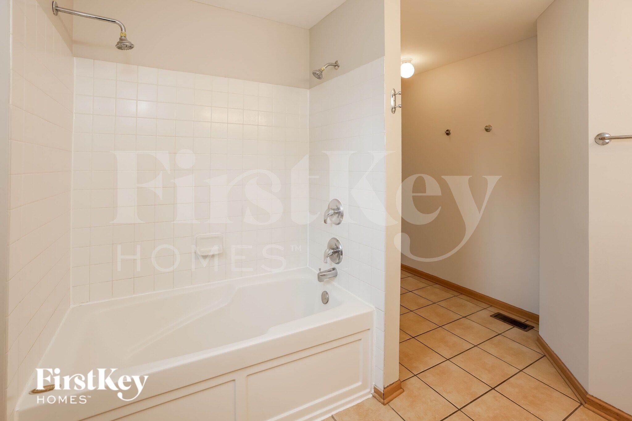 Building Photo - 7010 Paradise Cir