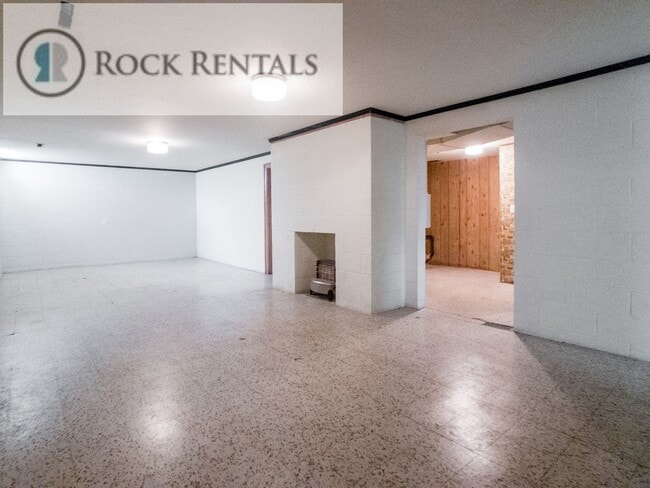 Building Photo - 4 Bed 2 Bath in Arlington