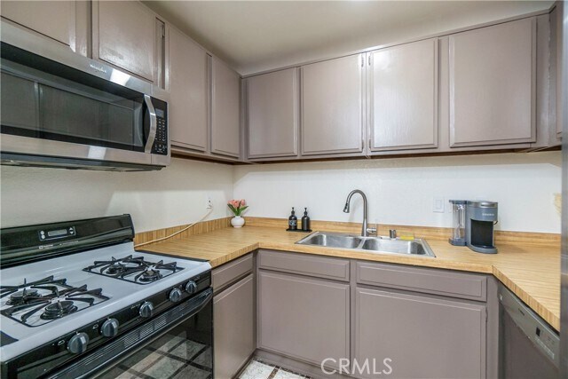 Building Photo - 22816 Hilton Head Dr